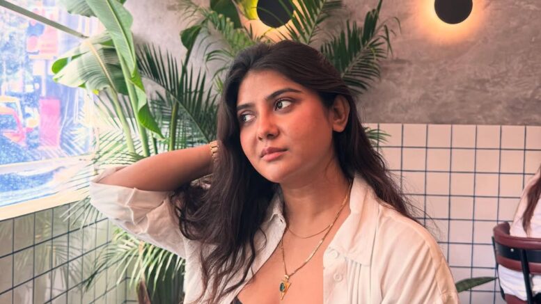 Actress Parno Mitra shares gorgeous throwback image on social media