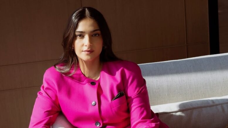Sonam Kapoor announces her second pregnancy in style!