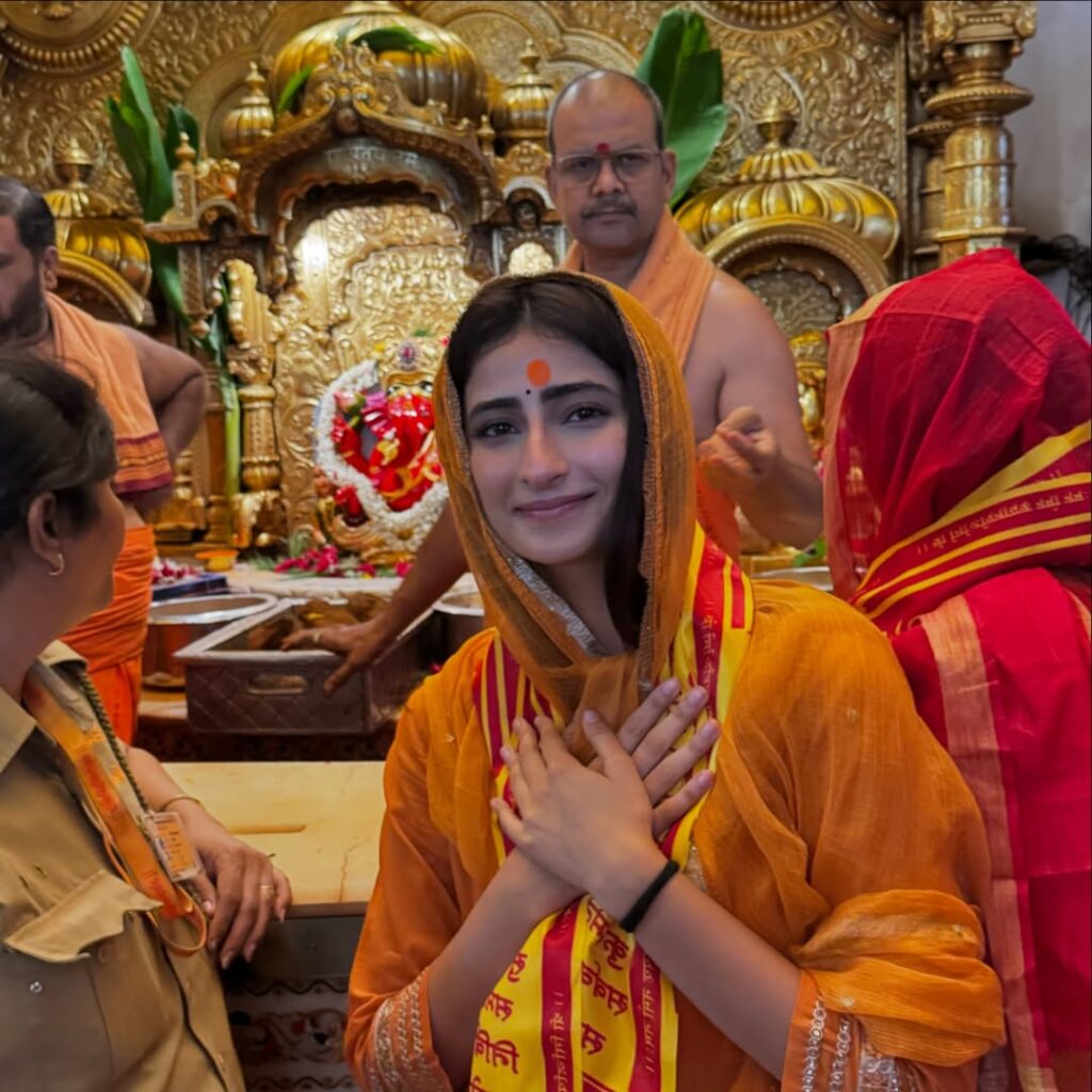Palak Tiwari Visits Siddhivinayak Temple, Seeks Bappas Blessings After 'The Bhootnii' Release