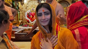 Palak Tiwari Visits Siddhivinayak Temple, Seeks Bappas Blessings After 'The Bhootnii' Release